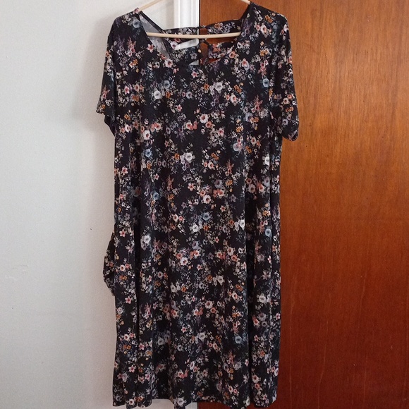 Dresses & Skirts - Dress